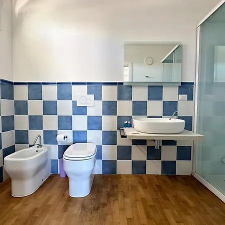 Guest house Itinera Baia - *